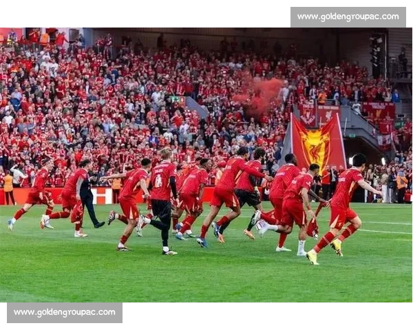 那不勒斯与利物浦欧冠巅峰对决激战再燃争夺荣耀时刻震撼全场焦点