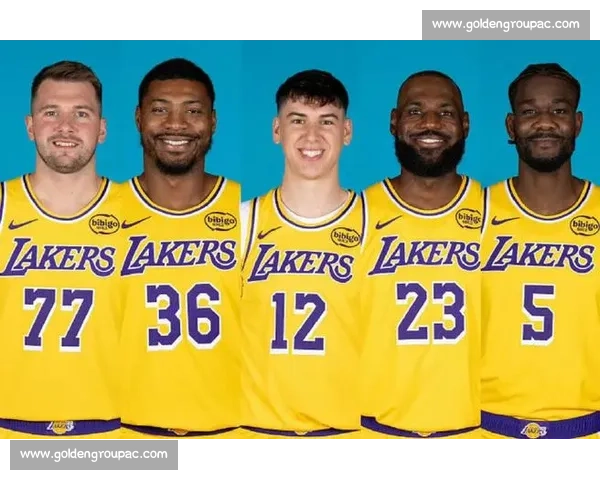 詹姆斯领衔湖人硬碰字母哥雄鹿巅峰对决引爆全场焦点之夜联盟瞩目